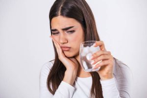 fragilisation des dents avec de l'eau glacée